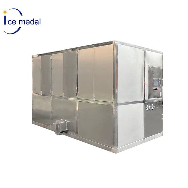 La machine à glace en cubes de 5 tonnes est en production