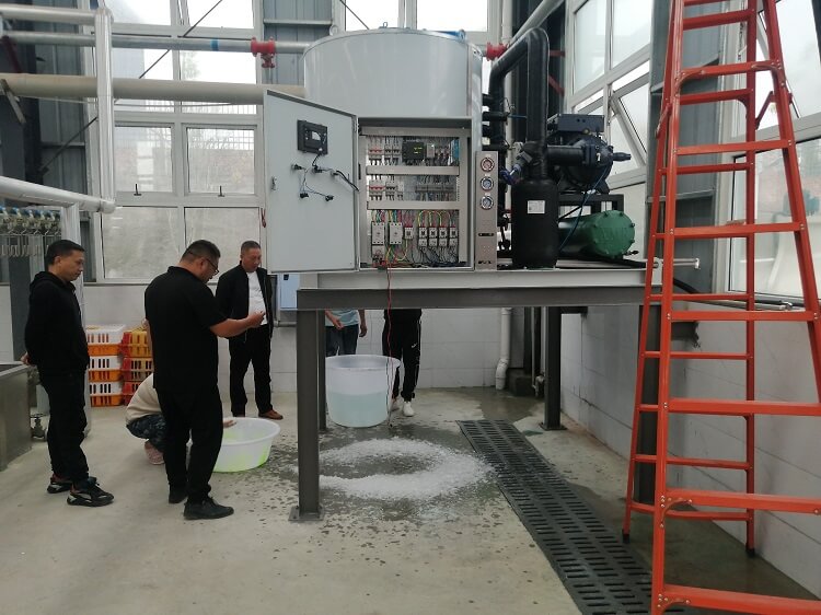caisse de machine à glace en écailles